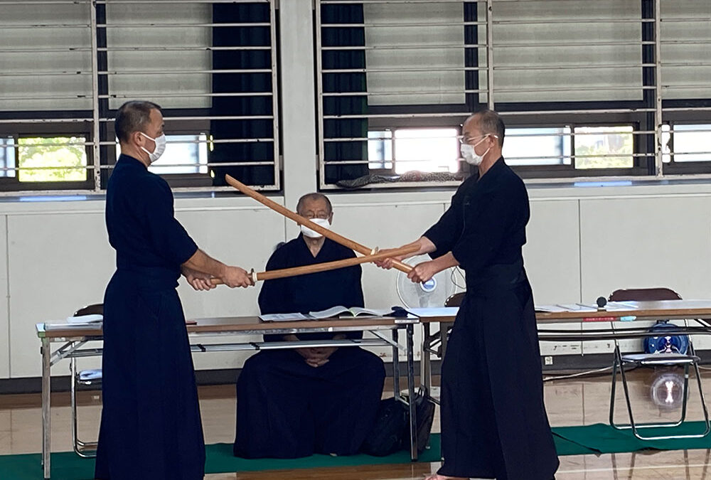 2023/07/16(日) 小田原スポーツ会館にて剣道講習会(指導者対象・木刀による剣道基本技稽古法)を実施しました。